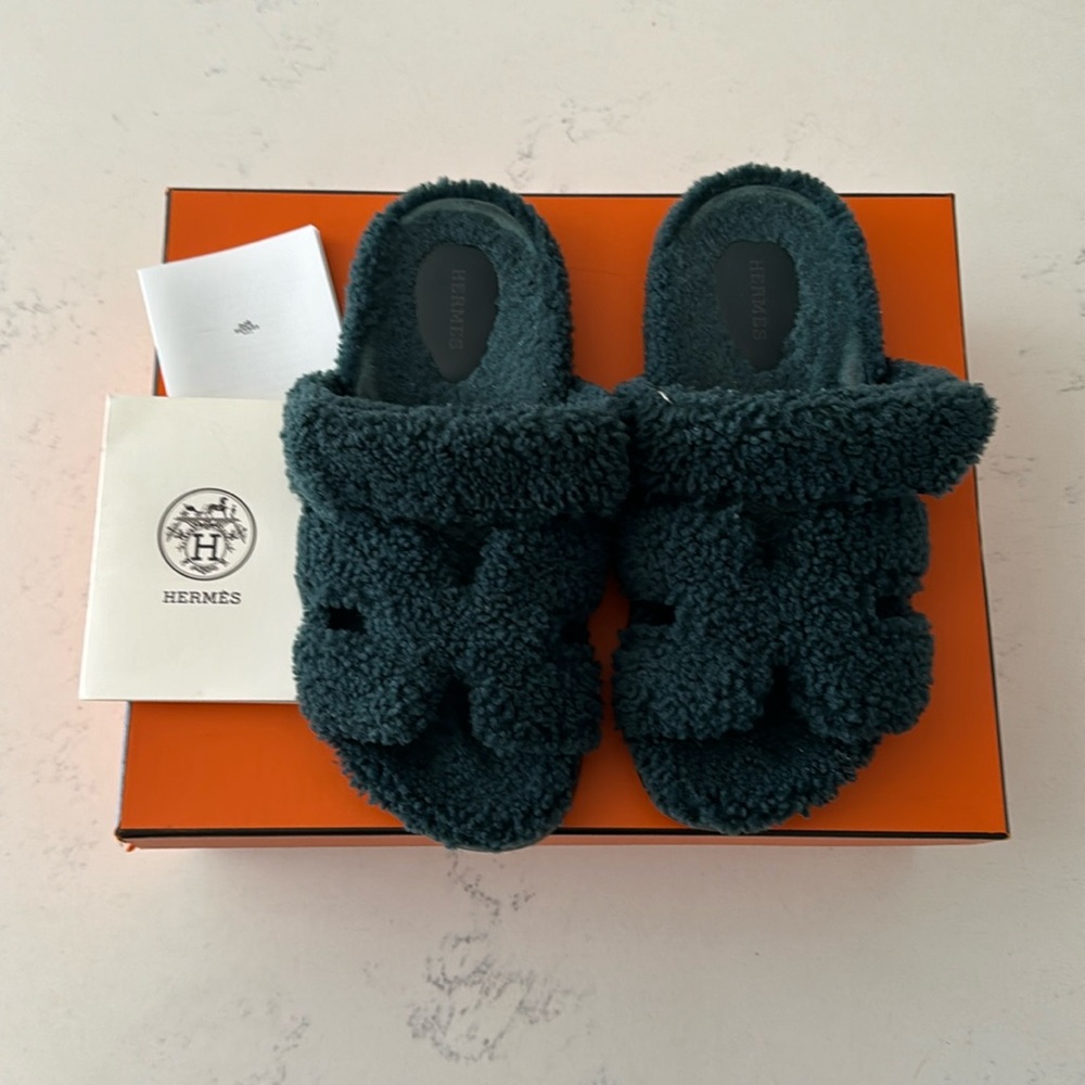 Hermes Chypre Sandal Shearling size 40 fits US SIZE 9